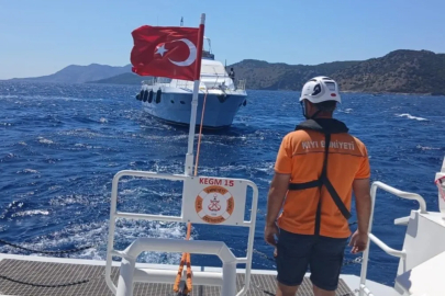 Fethiye açıklarında arızalanan tekne kurtarıldı