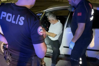 Yol ortasında araç içinde sızıp kaldı, ekipleri alarma geçirdi
