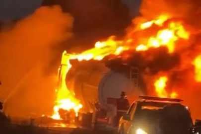Seyir halindeki yakıt tankerinde yangın çıktı, alevler ormana sıçradı
