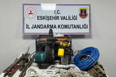 Eskişehir’de kaçak kazı yapan 5 şüpheli suçüstü yakalandı
