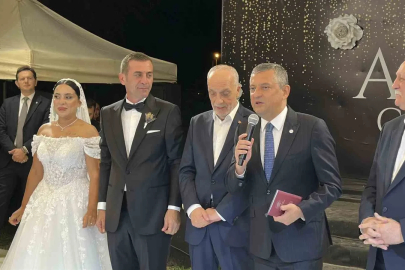 Özgür Özel, Yeni Parti Sakarya İl Başkanının düğününe katıldı

