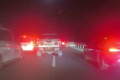 Köyceğiz’deki yangın kontrol altında: 10 kilometrelik araç kuyruğu oluştu
