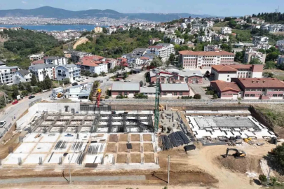 Gölcük’te spor salonu ve kapalı yüzme havuzu inşaatı sürüyor
