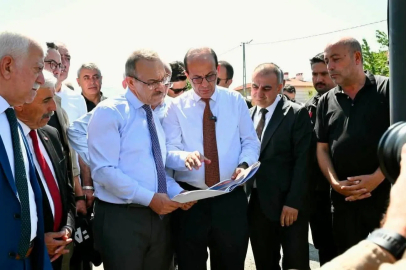 Vali Yavuz ile Büyükşehir Belediye Başkanı Er, Yeşilyurt’un tarihi bölgelerindeki yatırımları inceledi
