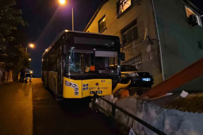 Sarıyer’de İETT otobüsü bariyerlere çarptı: Evlere metreler kala durdu
