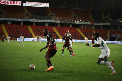 Trendyol Süper Lig: Gaziantep FK: 0 - Çaykur Rizespor: 1 (Maç devam ediyor)
