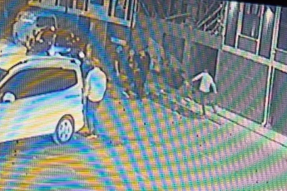 Araç ticareti silahlı kavgaya döndü... O anlar kamerada
