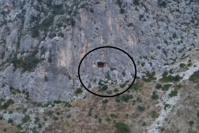 Dağ yüzeyindeki mağarada mahsur kalan şahıs kurtarıldı
