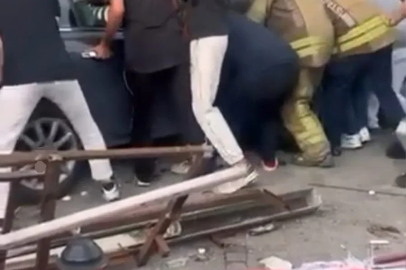 Beykoz’da kontrolden çıkan otomobil yayalara ve dükkana çarptı: 6 yaralı
