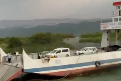 Fırtına feribotun iskeleyeye yanaşmasına izin vermedi
