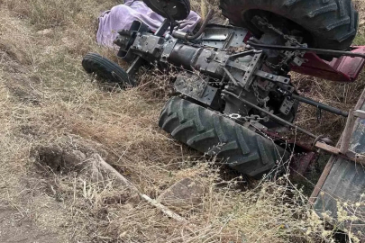 Traktör şarampole devrildi: 1 ölü

