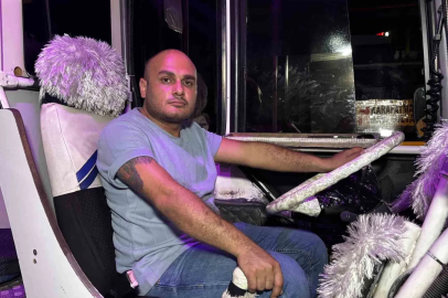 Adana’da ambulans ve otobüs sürücüleri arasında "yol verme" kavgası
