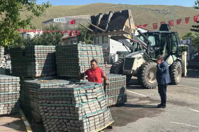 Çıldır Belediyesi’nden kaldırım yenileme çalışması
