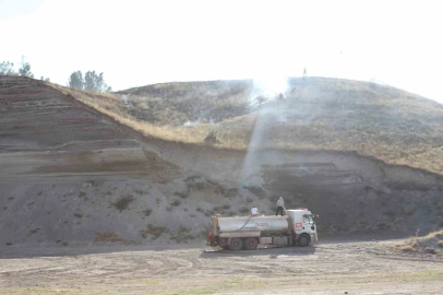 Ahlat’ta örtü yangını büyümeden söndürüldü
