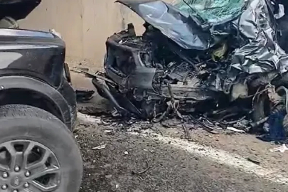 Yalova’da pikap ile hafif ticari araç kafa kafaya çarpıştı: 3 yaralı
