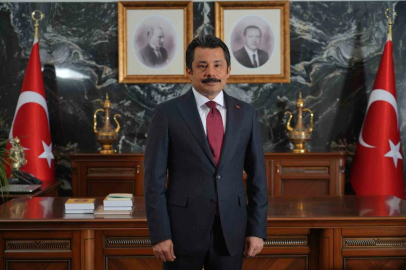 Vali Demiryürek: "30 Ağustos, bağımsızlığın yanı sıra milli iradenin, ortak dayanışmanın ve birlikte yaşama iradesinin de güçlü bir ifadesidir"
