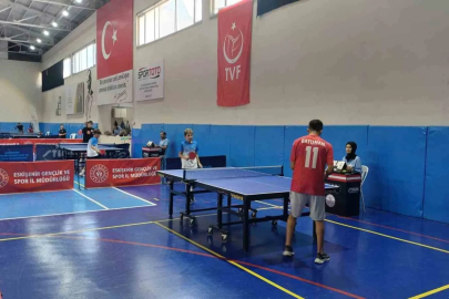 Çocuk Evleri Sitesi öğrencileri 30 Ağustos turnuvasında raket salladı
