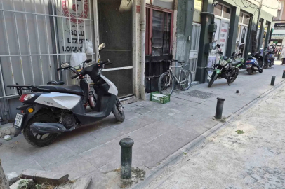 Kaldırımlar otoparka döndü
