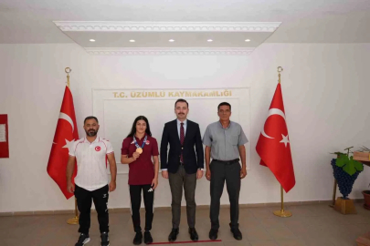 Şampiyon Elvira’ya tebrik
