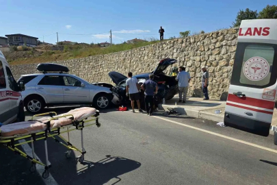 Yalova’da 2 otomobil çarpıştı: 4 yaralı
