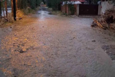 Çorum’da kuvvetli sağanak hayatı olumsuz etkiledi
