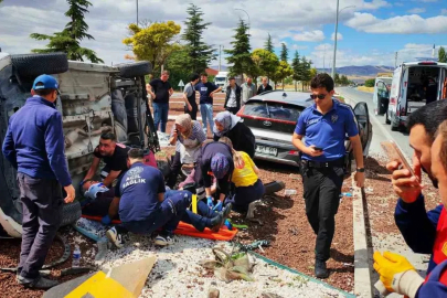 Otomobillerin çarpıştığı kazada 7 kişi yaralandı
