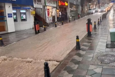 Artvin’de sağanak heyelan ve sele neden oldu
