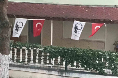 Ayvalık-Sarımsaklı’da Atatürk ve Cumhuriyet sevgisi sokağa taşıyor
