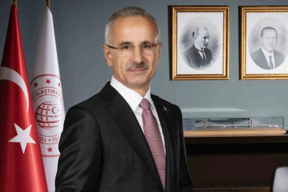 Bakan Uraloğlu: "30 Ağustos Zaferi, Cumhuriyetimizin sağlam temellerinin atıldığı bir zemin hazırlamıştır"
