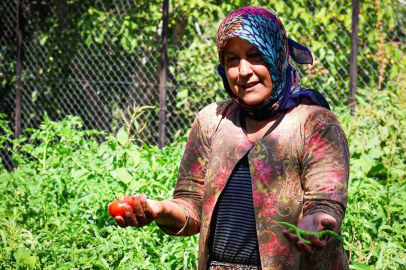 Başkan Tugay sözünü tuttu: Beydağlı çiftçinin 30 yıllık su hasreti sona erdi
