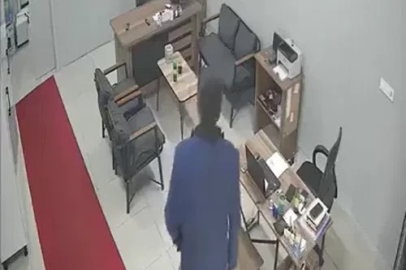 Cep telefonu hırsızlığı kameraya takıldı
