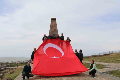 Oltu Yürüyüş Grubu, 30 Ağustos’ta Allahuekber şehitlerini andı
