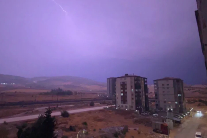 Gaziantep’te ‘şimşek fırtınası’ geceyi gündüze çevirdi

