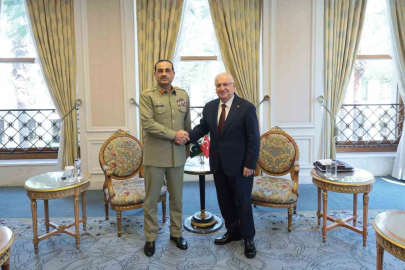 Millî Savunma Bakanı Yaşar Güler, Pakistan Kara Kuvvetleri ve Savunma Kuvvetleri Komutanı Mareşal Syed Asim Munir ile görüştü
