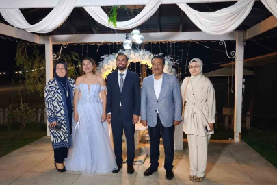 Burhaniyeli gençlerin nişan yüzüklerini kaymakam taktı
