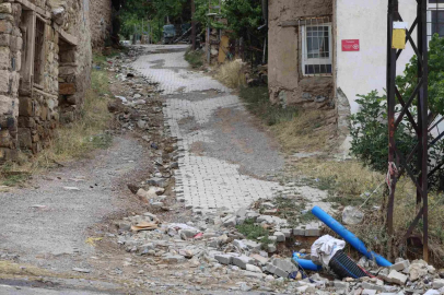 Başkan Öztürk, Derebağ Mahallesi’nde incelemelerde bulundu
