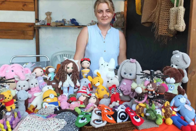 Burhaniye’de Dilek hanımın örgü bebekleri ilgi gördü
