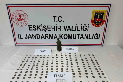 Jandarma tarihi eser değerinde 1 elmas, 1 heykel ve 194 bronz sikke ele geçirdi, şüpheli tutuklandı
