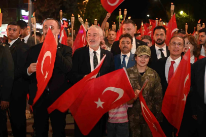 Isparta’da 30 Ağustos coşkusu fener alayı ve Kubat konseriyle yaşandı
