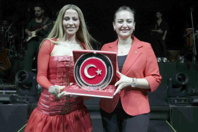 Antalyalılar 30 Ağustos’ta Derya Uluğ ile coştu
