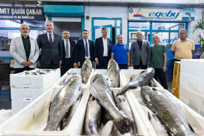 Başkan Tugay, sezonun ilk mezadına katıldı
