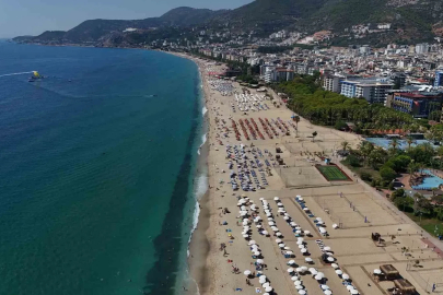 Alanya’da 1 Eylül’de sahiller doldu taştı
