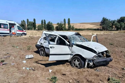 Takla atan otomobil hurdaya döndü: 2 yaralı
