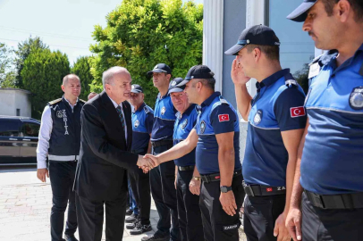 Başkan Özlü’den zabıta personeline tespih
