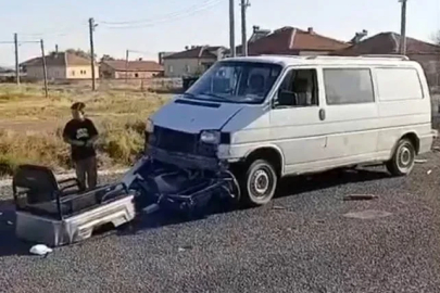Aksaray’da minibüs 3 tekerli mopede çarptı: 5 yaralı
