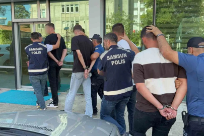 Samsun’da takip ettikleri taksinin içindeki müşteriyi darp eden 4 kişi gözaltına
