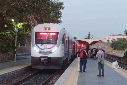 Denizli-İzmir treni arıza yaptı
