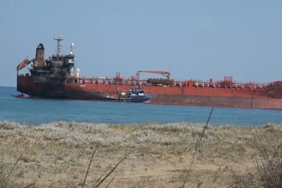 Alaçam’da karaya oturan gemi için kurtarma çalışması başlatıldı
