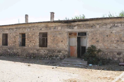Silopi’de tehlike saçan metruk yapı yıkılıyor
