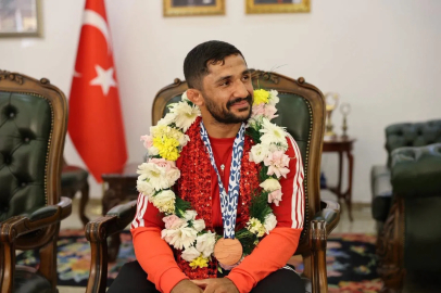 Iğdır Valisi Taşolar, bronz madalyalı milli judocu Salih Yıldız’ı ağırladı
